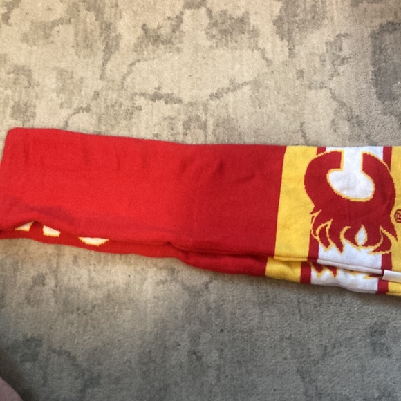 Calgary Flame scarf - Picture 2 of 3